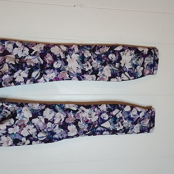 Lululemon Floral Purple and White Leggings - Picture 10 of 12